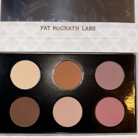 Pat McGrath MthrShp: Velvet Liasions Eyeshadow Palette - Picture 5 of 5